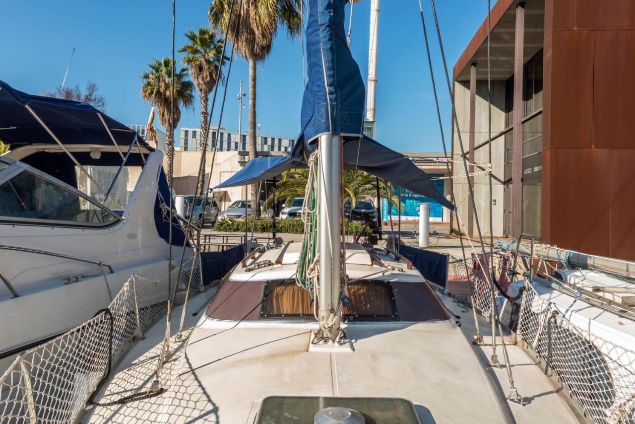 Pequeno Velero En Port Forum Ideal Para Backpackers Sant Adria de Besos Buitenkant foto