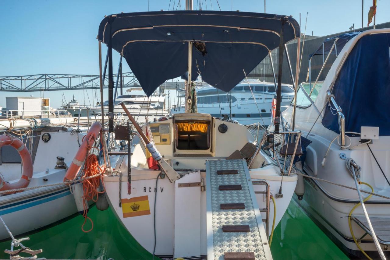Pequeno Velero En Port Forum Ideal Para Backpackers Sant Adria de Besos Buitenkant foto