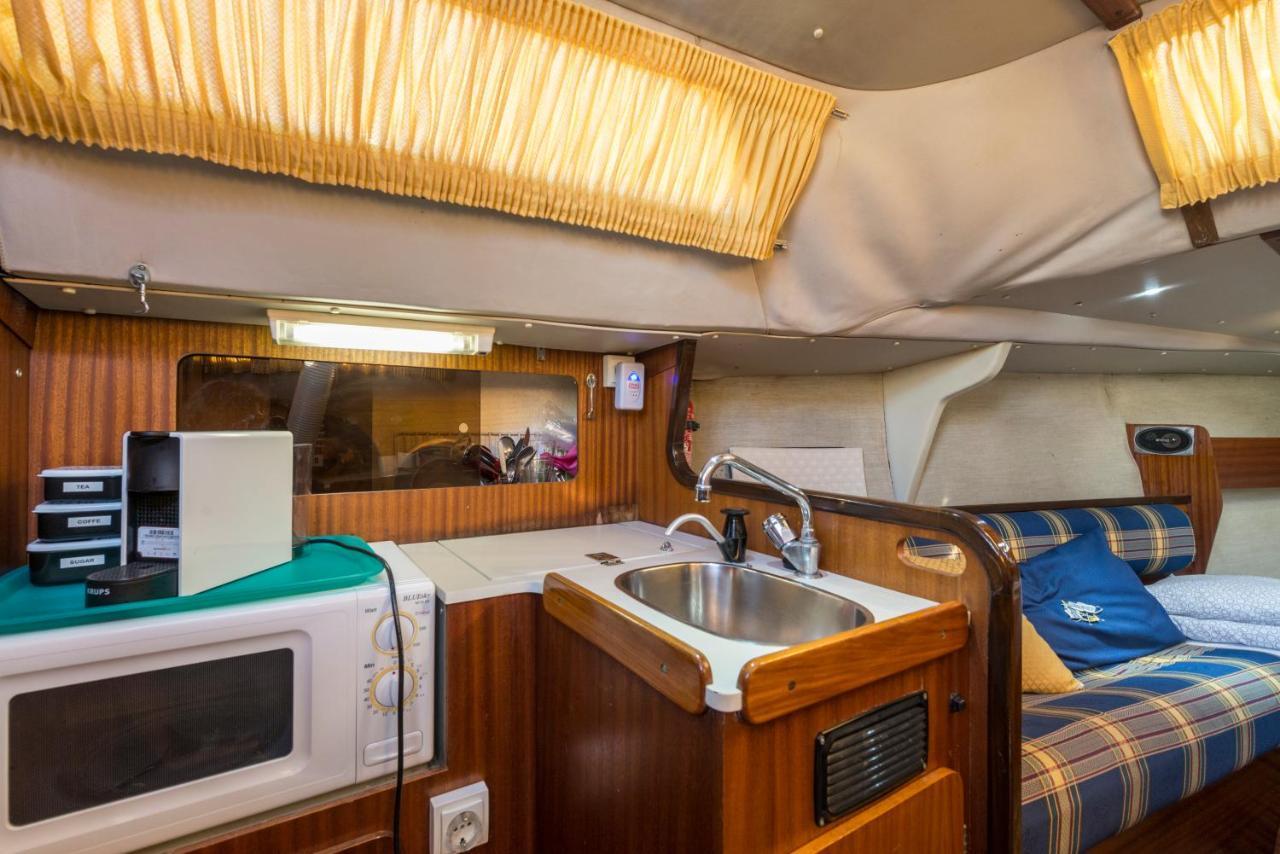 Pequeno Velero En Port Forum Ideal Para Backpackers Sant Adria de Besos Buitenkant foto
